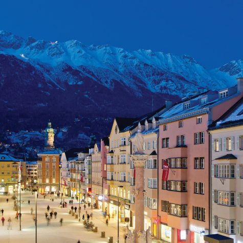 Hotel-Grauer-Baer-Innsbruck-Tirol-Winter-Maria-Theresien-Straße-Nacht