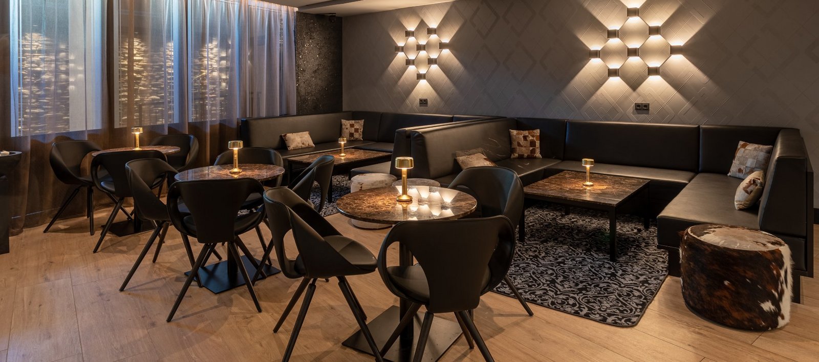 csm_Hotel-Grauer-Baer-Innsbruck-Tirol-Woodfire-Bar_6a6bdd4ac4