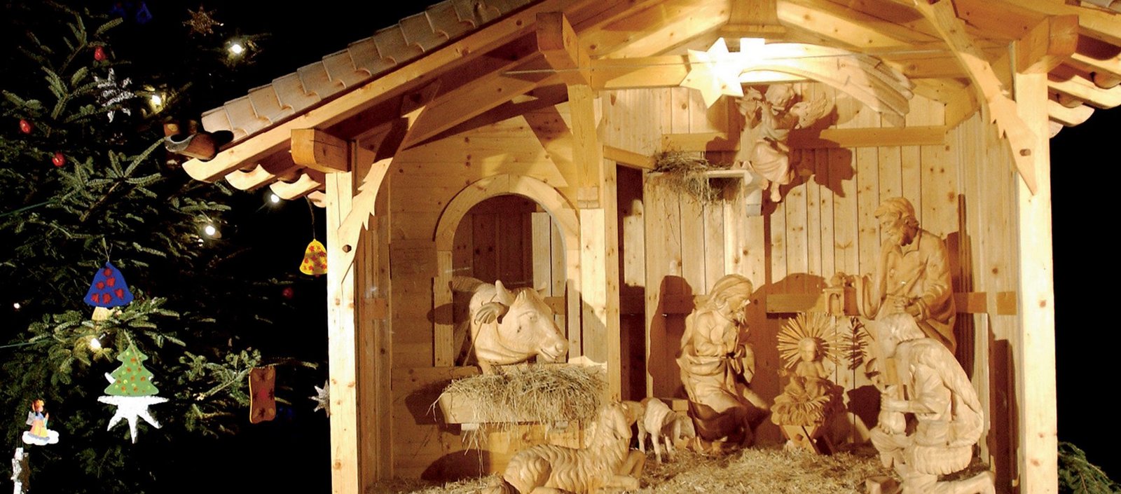 csm_Hotel-Grauer-Baer-Innsbruck-Tirol-Christkindlmarkt-KrippeAmpass_092ae8db5a